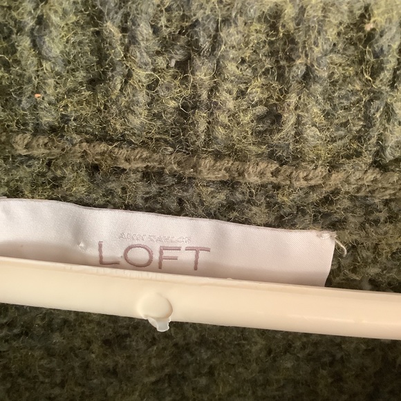 Loft - 3/4 Sleeve Round Neck Cable Knit Sweater - Green - Ladies Size Medium - Picture 3 of 8